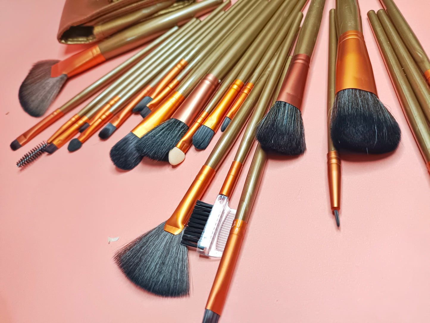 Bronze - 24 Pieces Professional Makeup Brushes Set